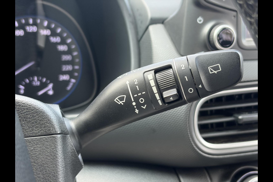 Hyundai Kona 1.0T Essence 2e Eigenaar,Trekhaak,Camera,Carplay,Navi,Clima,Cruise,6 Bak,N.A.P,120pk,Lm velgen,Rijstrooksensor,Pdc,Apk tot 03-2027