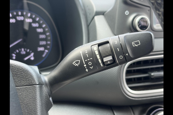 Hyundai Kona 1.0T Essence 2e Eigenaar,Trekhaak,Camera,Carplay,Navi,Clima,Cruise,6 Bak,N.A.P,120pk,Lm velgen,Rijstrooksensor,Pdc,Apk tot 03-2027