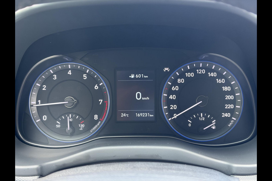 Hyundai Kona 1.0T Essence 2e Eigenaar,Trekhaak,Camera,Carplay,Navi,Clima,Cruise,6 Bak,N.A.P,120pk,Lm velgen,Rijstrooksensor,Pdc,Apk tot 03-2027
