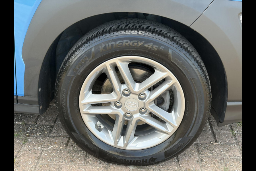 Hyundai Kona 1.0T Essence 2e Eigenaar,Trekhaak,Camera,Carplay,Navi,Clima,Cruise,6 Bak,N.A.P,120pk,Lm velgen,Rijstrooksensor,Pdc,Apk tot 03-2027