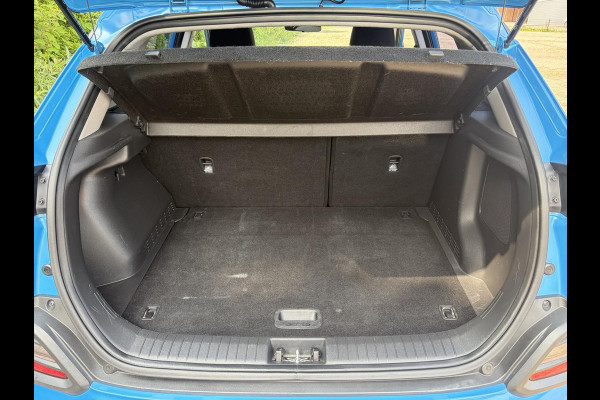 Hyundai Kona 1.0T Essence 2e Eigenaar,Trekhaak,Camera,Carplay,Navi,Clima,Cruise,6 Bak,N.A.P,120pk,Lm velgen,Rijstrooksensor,Pdc,Apk tot 03-2027