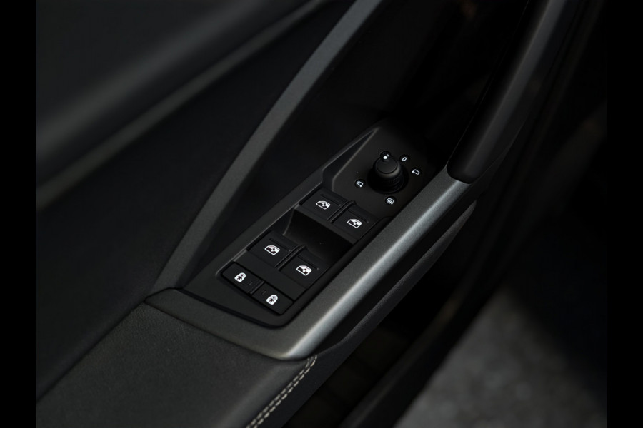 Audi Q3 Sportback 35 TFSI 3x S Line Pano | Keyless | Trekhaak | Matrix | Camera | Leder