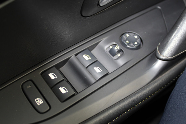 Peugeot e-208 EV GT Première 1 fase 50 kWh ELEKTRISCH ! Zeer nette en goed onderhouden wagen ! Autm.airco, dodehoek assistent, cruise control, metallic lak, LM wielen, navigatie, telefoon voorb., USB, digitaal dashb., LED verl. etc