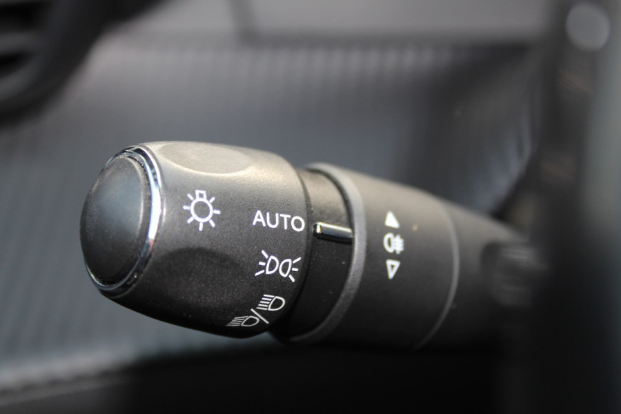 Peugeot e-208 EV GT Première 1 fase 50 kWh ELEKTRISCH ! Zeer nette en goed onderhouden wagen ! Autm.airco, dodehoek assistent, cruise control, metallic lak, LM wielen, navigatie, telefoon voorb., USB, digitaal dashb., LED verl. etc