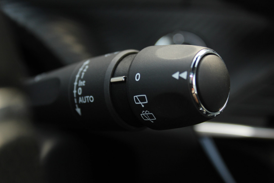 Peugeot e-208 EV GT Première 1 fase 50 kWh ELEKTRISCH ! Zeer nette en goed onderhouden wagen ! Autm.airco, dodehoek assistent, cruise control, metallic lak, LM wielen, navigatie, telefoon voorb., USB, digitaal dashb., LED verl. etc