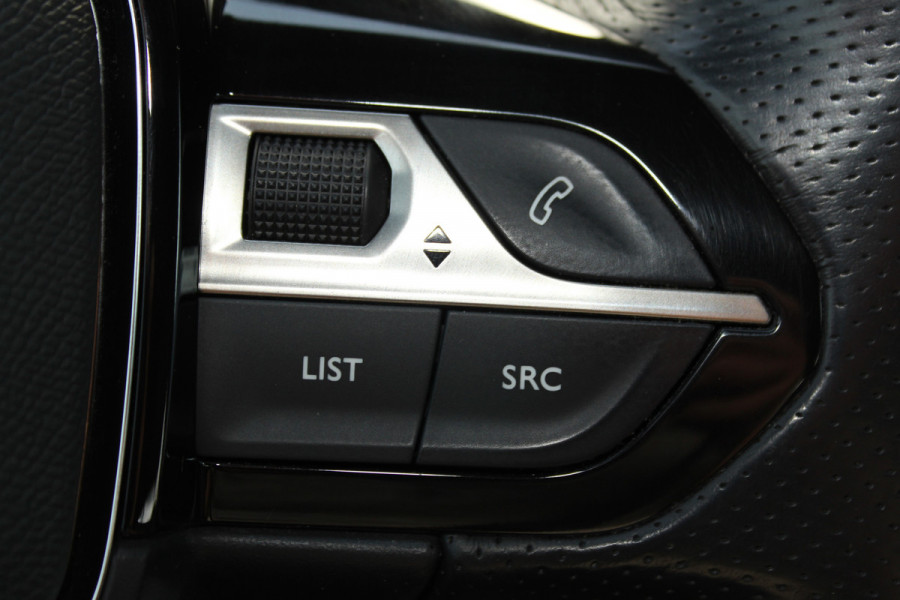 Peugeot e-208 EV GT Première 1 fase 50 kWh ELEKTRISCH ! Zeer nette en goed onderhouden wagen ! Autm.airco, dodehoek assistent, cruise control, metallic lak, LM wielen, navigatie, telefoon voorb., USB, digitaal dashb., LED verl. etc
