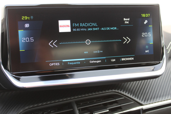Peugeot e-208 EV GT Première 1 fase 50 kWh ELEKTRISCH ! Zeer nette en goed onderhouden wagen ! Autm.airco, dodehoek assistent, cruise control, metallic lak, LM wielen, navigatie, telefoon voorb., USB, digitaal dashb., LED verl. etc