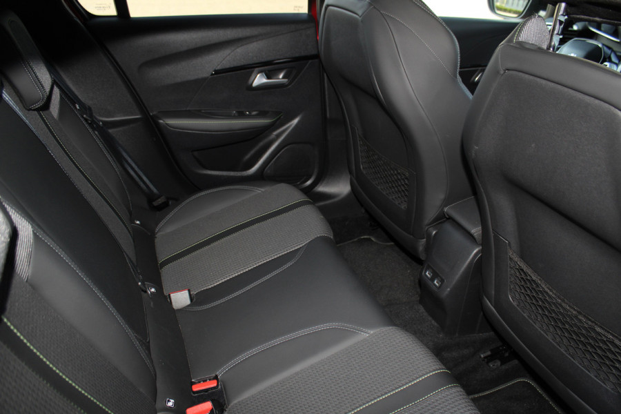 Peugeot e-208 EV GT Première 1 fase 50 kWh ELEKTRISCH ! Zeer nette en goed onderhouden wagen ! Autm.airco, dodehoek assistent, cruise control, metallic lak, LM wielen, navigatie, telefoon voorb., USB, digitaal dashb., LED verl. etc
