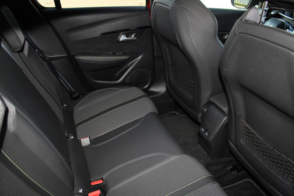Peugeot e-208 EV GT Première 1 fase 50 kWh ELEKTRISCH ! Zeer nette en goed onderhouden wagen ! Autm.airco, dodehoek assistent, cruise control, metallic lak, LM wielen, navigatie, telefoon voorb., USB, digitaal dashb., LED verl. etc