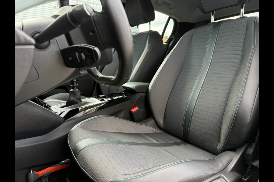Peugeot 208 1.2 PureTech Allure Pack - Navi - Climate - Parkeerhulp - Org.NL