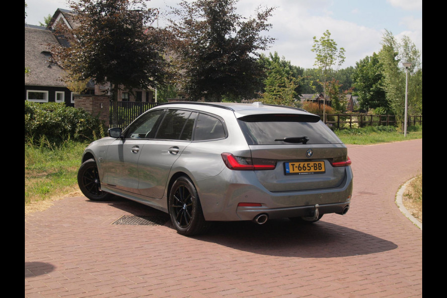 BMW 3 Serie Touring 320e | Camera | Trekhaak | Sfeerverlichting | Stoelmemory | Cruise Control |