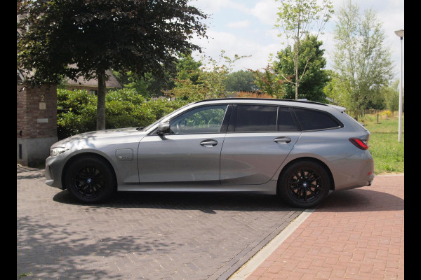BMW 3 Serie Touring 320e | Camera | Trekhaak | Sfeerverlichting | Stoelmemory | Cruise Control |