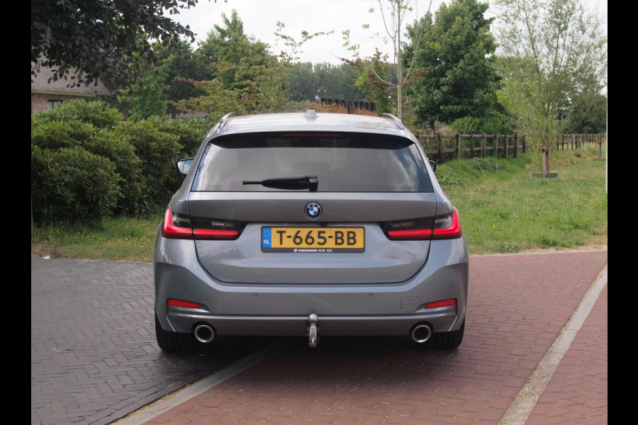 BMW 3 Serie Touring 320e | Camera | Trekhaak | Sfeerverlichting | Stoelmemory | Cruise Control |