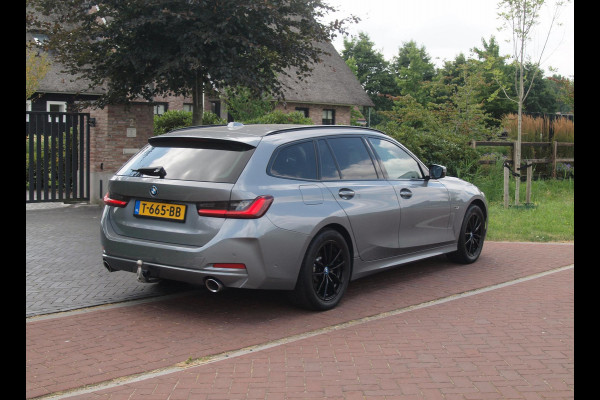 BMW 3 Serie Touring 320e | Camera | Trekhaak | Sfeerverlichting | Stoelmemory | Cruise Control |