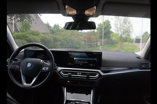 BMW 3 Serie Touring 320e | Camera | Trekhaak | Sfeerverlichting | Stoelmemory | Cruise Control |