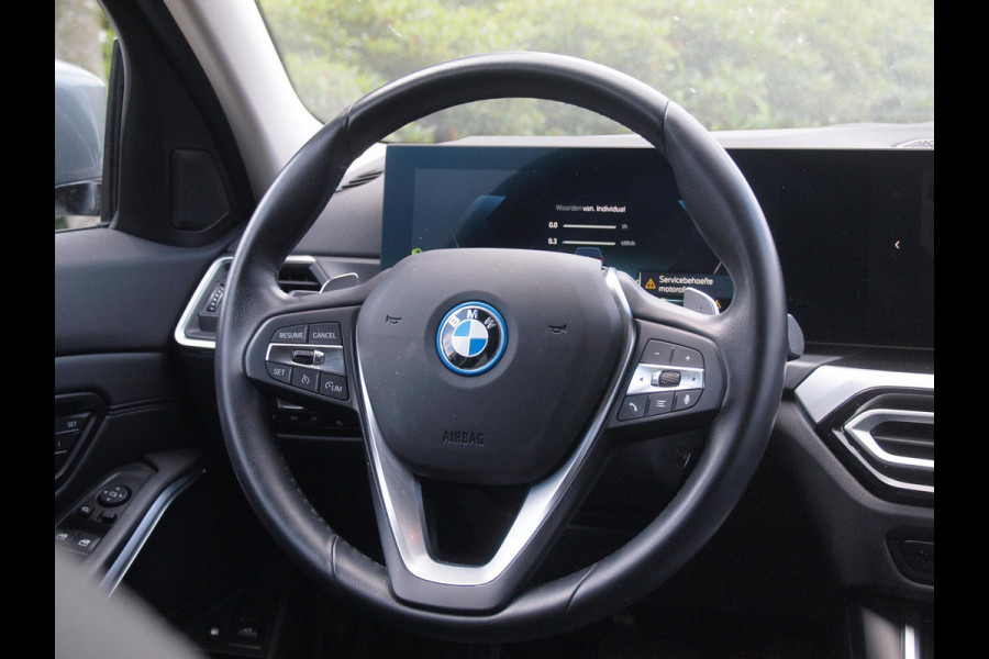 BMW 3 Serie Touring 320e | Camera | Trekhaak | Sfeerverlichting | Stoelmemory | Cruise Control |