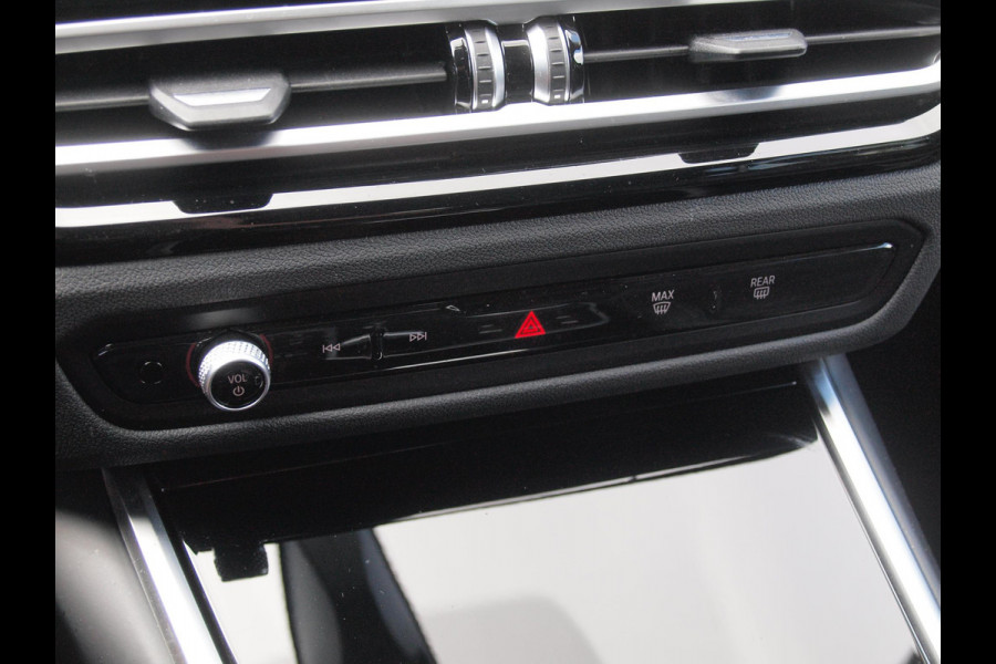 BMW 3 Serie Touring 320e | Camera | Trekhaak | Sfeerverlichting | Stoelmemory | Cruise Control |