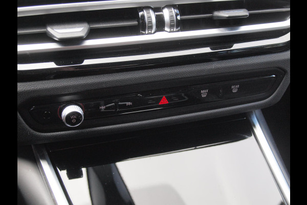 BMW 3 Serie Touring 320e | Camera | Trekhaak | Sfeerverlichting | Stoelmemory | Cruise Control |