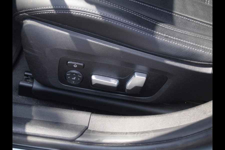 BMW 3 Serie Touring 320e | Camera | Trekhaak | Sfeerverlichting | Stoelmemory | Cruise Control |