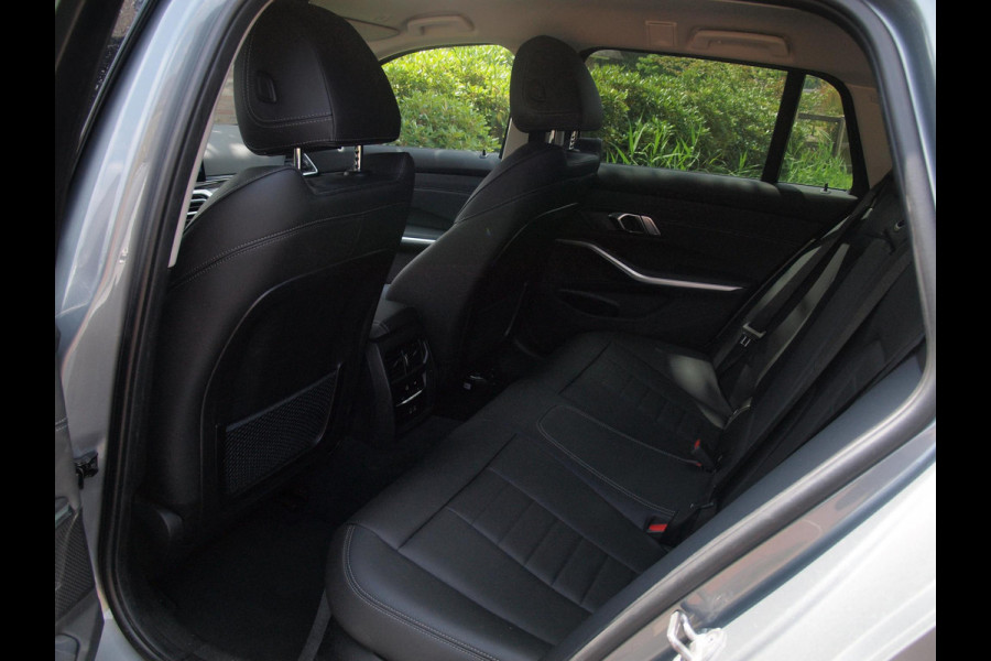 BMW 3 Serie Touring 320e | Camera | Trekhaak | Sfeerverlichting | Stoelmemory | Cruise Control |