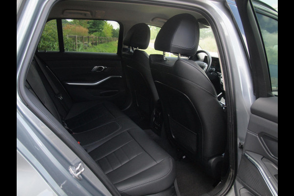 BMW 3 Serie Touring 320e | Camera | Trekhaak | Sfeerverlichting | Stoelmemory | Cruise Control |