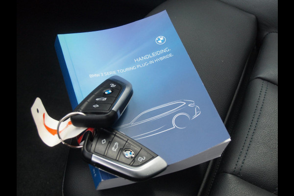 BMW 3 Serie Touring 320e | Camera | Trekhaak | Sfeerverlichting | Stoelmemory | Cruise Control |