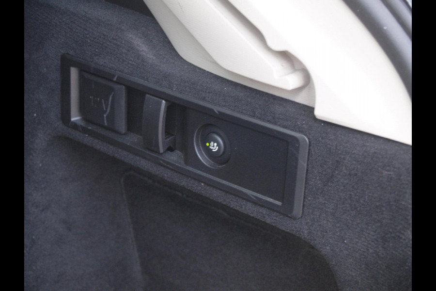 BMW 3 Serie Touring 320e | Camera | Trekhaak | Sfeerverlichting | Stoelmemory | Cruise Control |