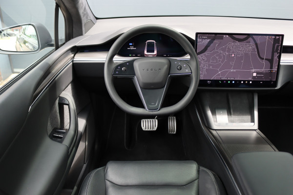Tesla Model X Plaid AWD 6p. 100kWh | 1020pk | 71.500,- ex BTW | Luchtvering | Autopilot | Carbon | Trekhaak | Stoelventilatie | Leder | Sterrenhemel | Display Achter | Verwarmd Stuurwiel |