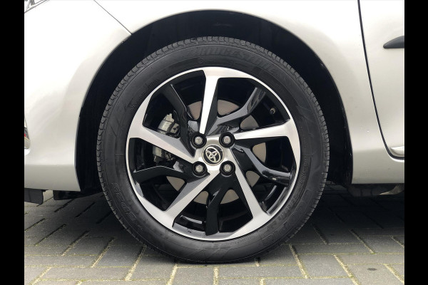 Toyota Yaris 1.5 Hybrid Executive | Trekhaak, Navigatie, Panoramadak, Leer/Alcantara, Armsteun, 16inch, Keyless, Meest Luxe!