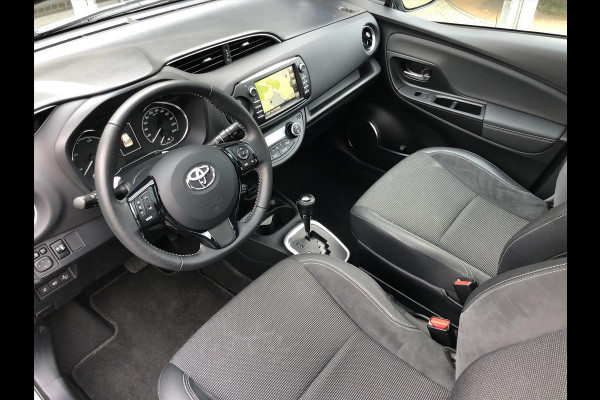 Toyota Yaris 1.5 Hybrid Executive | Trekhaak, Navigatie, Panoramadak, Leer/Alcantara, Armsteun, 16inch, Keyless, Meest Luxe!