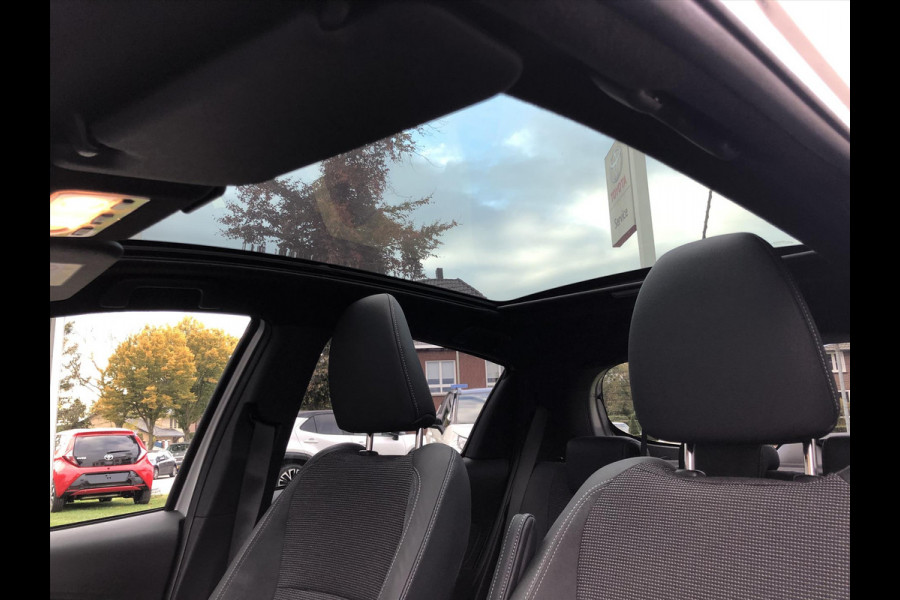 Toyota Yaris 1.5 Hybrid Executive | Trekhaak, Navigatie, Panoramadak, Leer/Alcantara, Armsteun, 16inch, Keyless, Meest Luxe!
