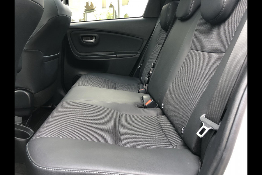 Toyota Yaris 1.5 Hybrid Executive | Trekhaak, Navigatie, Panoramadak, Leer/Alcantara, Armsteun, 16inch, Keyless, Meest Luxe!