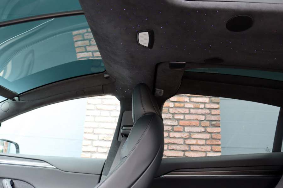 Tesla Model X Plaid AWD 6p. 100kWh | 1020pk | 71.500,- ex BTW | Luchtvering | Autopilot | Carbon | Trekhaak | Stoelventilatie | Leder | Sterrenhemel | Display Achter | Verwarmd Stuurwiel |