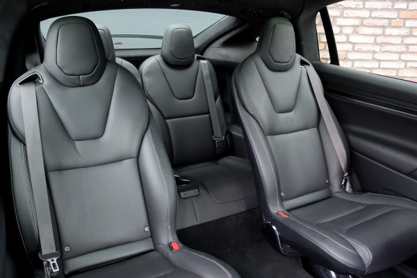 Tesla Model X Plaid AWD 6p. 100kWh | 1020pk | 71.500,- ex BTW | Luchtvering | Autopilot | Carbon | Trekhaak | Stoelventilatie | Leder | Sterrenhemel | Display Achter | Verwarmd Stuurwiel |