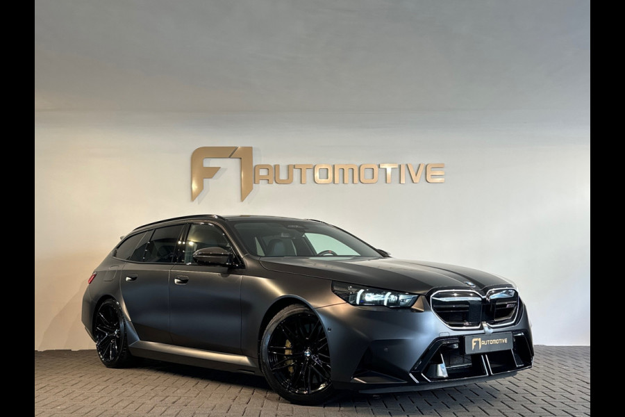 BMW 5 Serie Touring M5 Pano|Keramisch|B&W|HuD|Carbon|M Drivers
