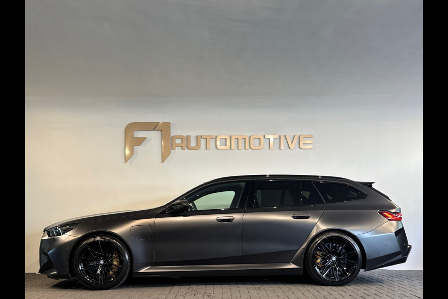 BMW 5 Serie Touring M5 Pano|Keramisch|B&W|HuD|Carbon|M Drivers