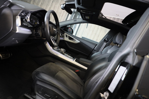 Audi Q8 60 TFSI e Quattro RSQ8 Look / Luchtvering / Acc / Lane Assist / Head Up / Camera / B & O / Memory / Open Pano / Matrix