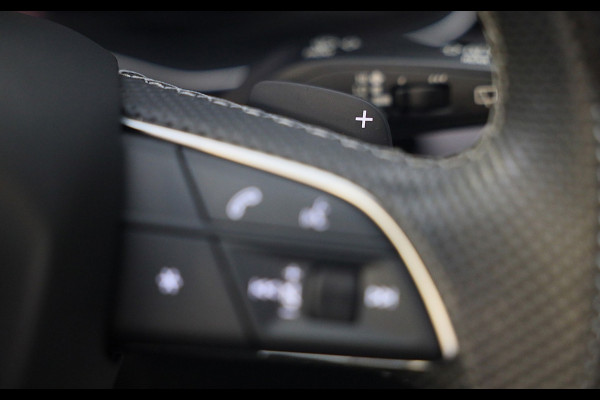 Audi Q8 60 TFSI e Quattro RSQ8 Look / Luchtvering / Acc / Lane Assist / Head Up / Camera / B & O / Memory / Open Pano / Matrix