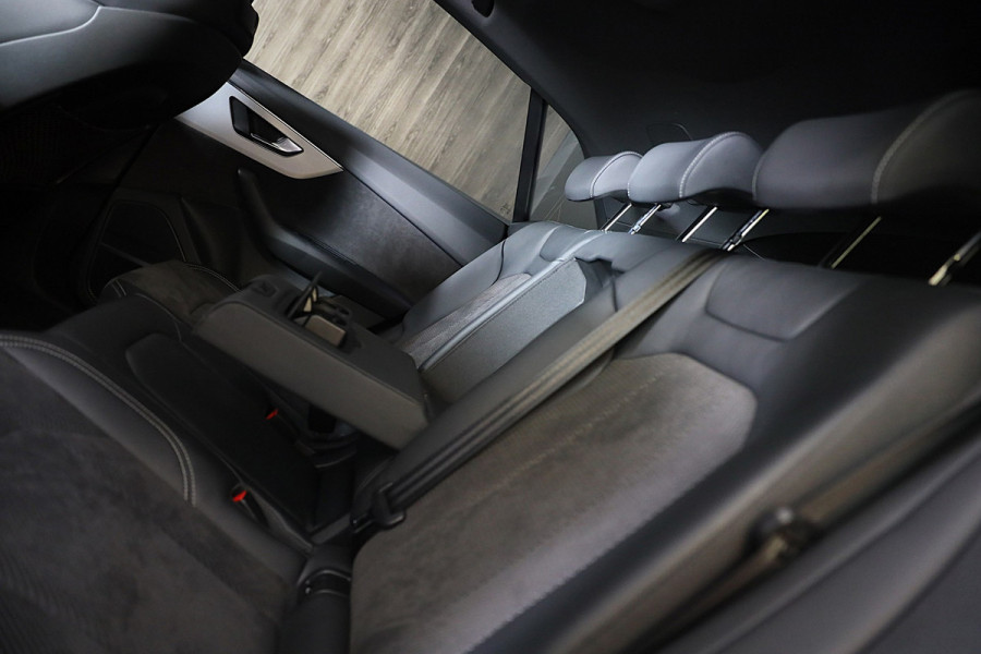 Audi Q8 60 TFSI e Quattro RSQ8 Look / Luchtvering / Acc / Lane Assist / Head Up / Camera / B & O / Memory / Open Pano / Matrix