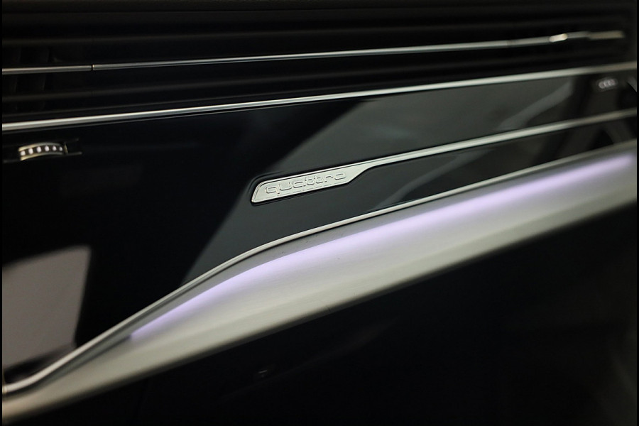 Audi Q8 60 TFSI e Quattro RSQ8 Look / Luchtvering / Acc / Lane Assist / Head Up / Camera / B & O / Memory / Open Pano / Matrix