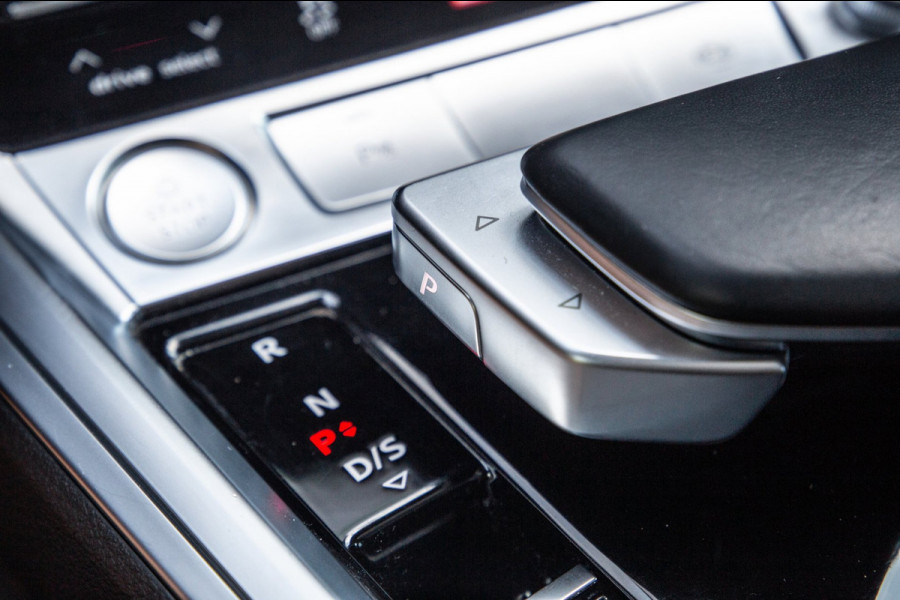 Audi e-tron E-tron 50 Quattro Launch edition plus 71 kWh / Maxton / Pano / S-Line