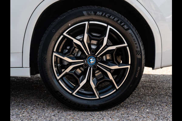 BMW X3 XDrive30e High Executive | M-Sport | Pano | Carplay | Camera
