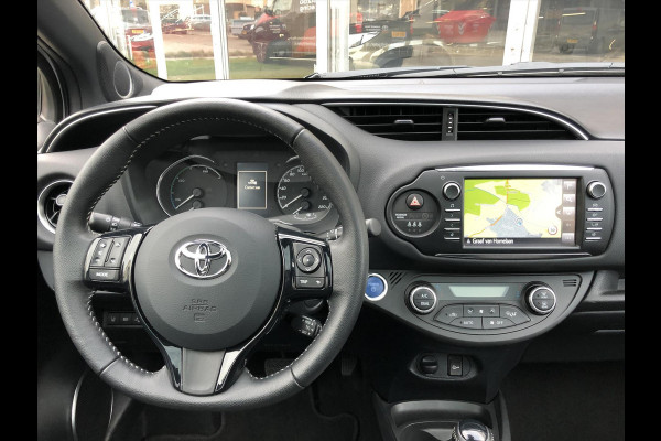 Toyota Yaris 1.5 Hybrid Executive | Trekhaak, Navigatie, Panoramadak, Leer/Alcantara, Armsteun, 16inch, Keyless, Meest Luxe!