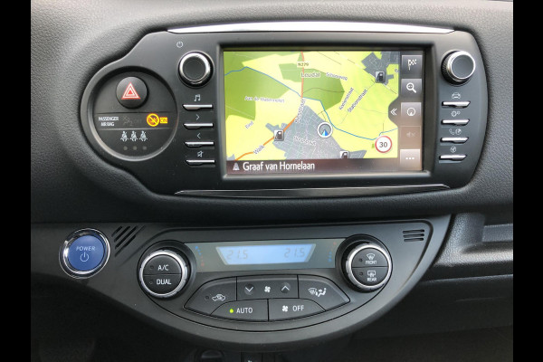 Toyota Yaris 1.5 Hybrid Executive | Trekhaak, Navigatie, Panoramadak, Leer/Alcantara, Armsteun, 16inch, Keyless, Meest Luxe!