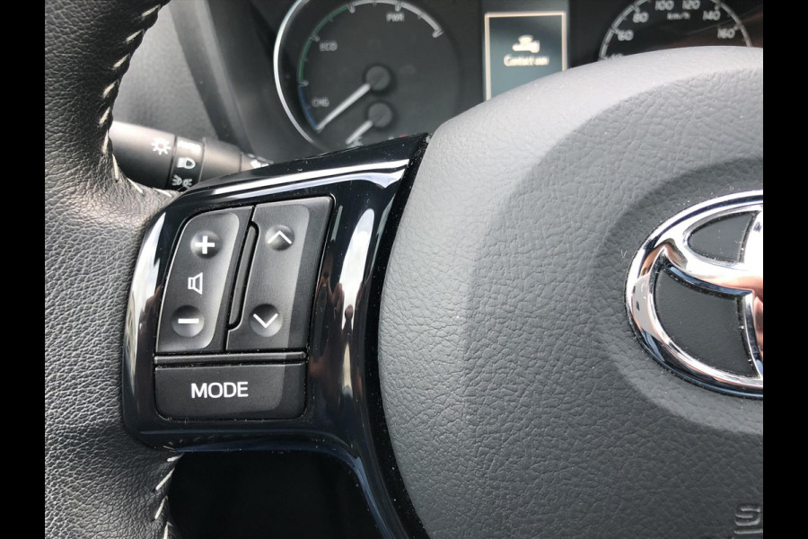 Toyota Yaris 1.5 Hybrid Executive | Trekhaak, Navigatie, Panoramadak, Leer/Alcantara, Armsteun, 16inch, Keyless, Meest Luxe!