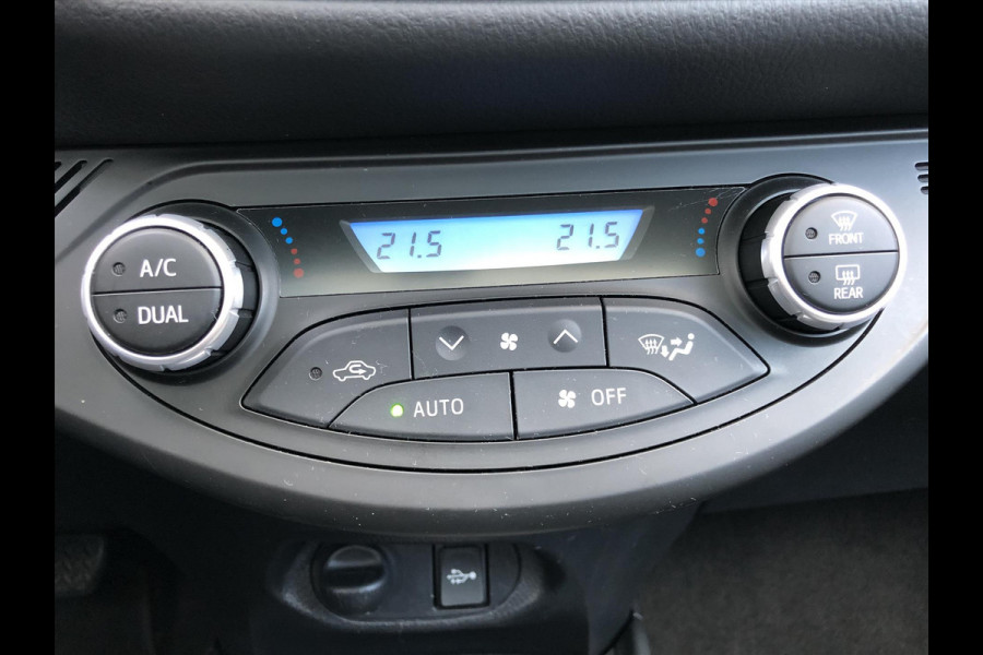 Toyota Yaris 1.5 Hybrid Executive | Trekhaak, Navigatie, Panoramadak, Leer/Alcantara, Armsteun, 16inch, Keyless, Meest Luxe!