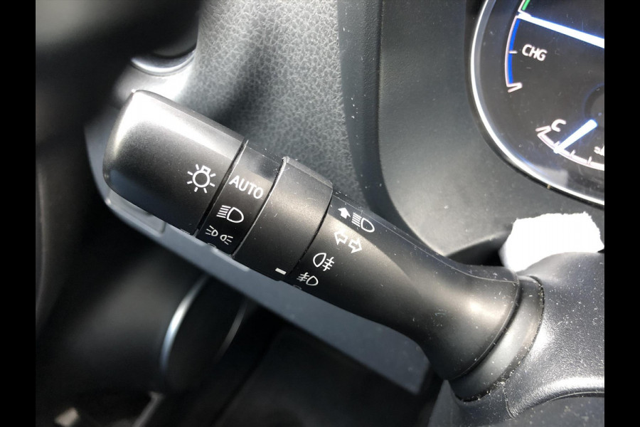 Toyota Yaris 1.5 Hybrid Executive | Trekhaak, Navigatie, Panoramadak, Leer/Alcantara, Armsteun, 16inch, Keyless, Meest Luxe!