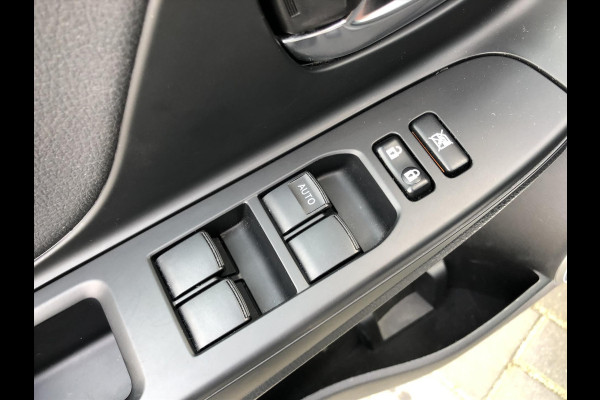 Toyota Yaris 1.5 Hybrid Executive | Trekhaak, Navigatie, Panoramadak, Leer/Alcantara, Armsteun, 16inch, Keyless, Meest Luxe!