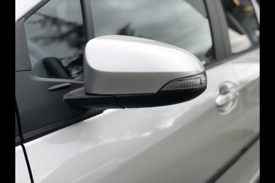 Toyota Yaris 1.5 Hybrid Executive | Trekhaak, Navigatie, Panoramadak, Leer/Alcantara, Armsteun, 16inch, Keyless, Meest Luxe!