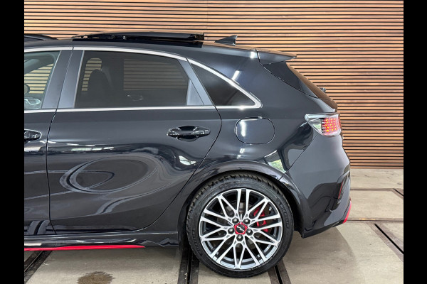 Kia Ceed 1.6 T-GDi GT 204pk | Facelift | VOL! | Pano | LED | Virtual | JBL | ACC | BCA | LFA | Wireless Charg | CarPlay